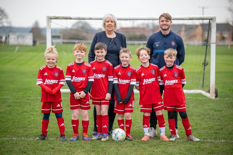 Jones Homes Sponsors Junior Football Team in Thorpe Willoughby