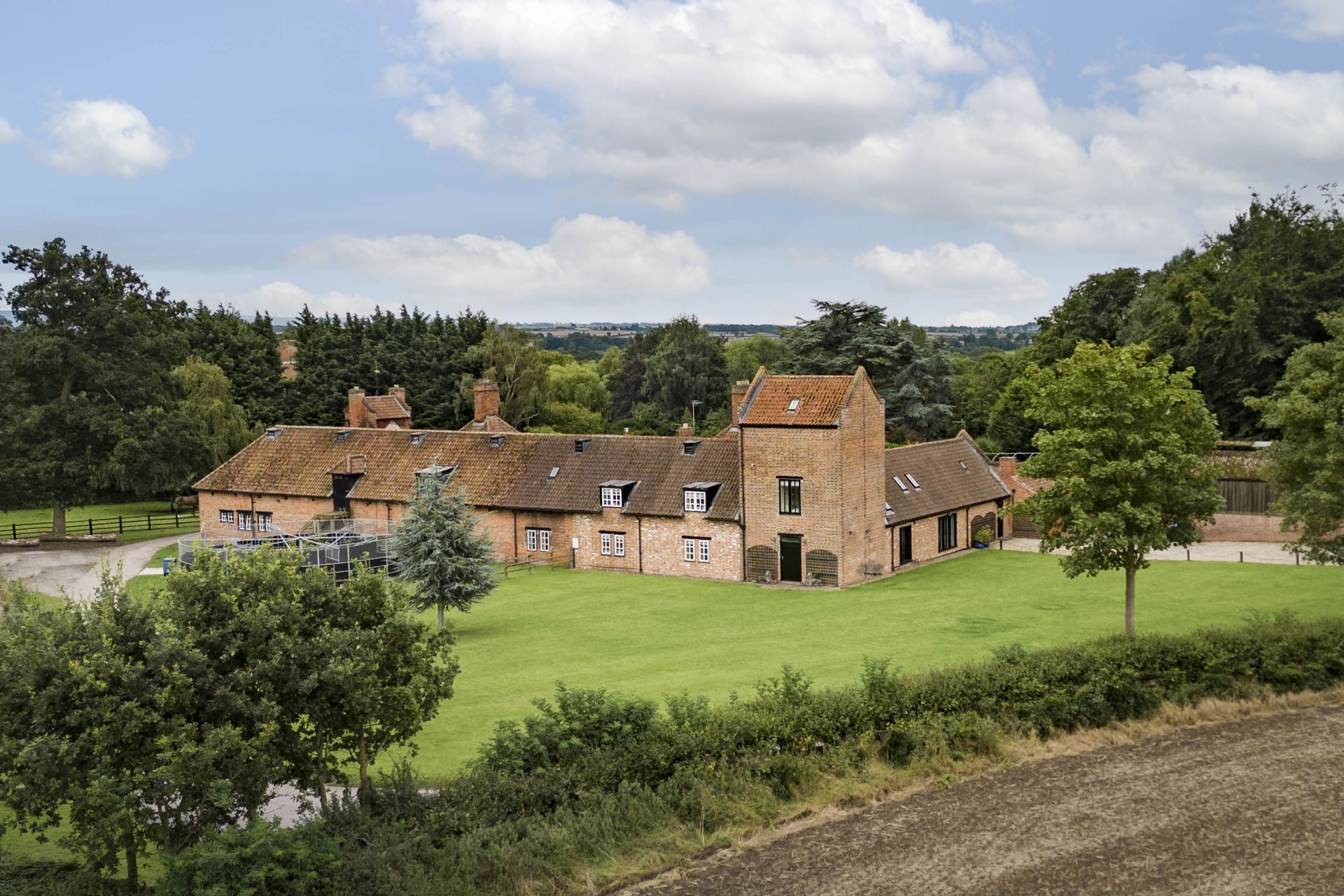 Plan the Perfect Group Getaway: Bring Everyone Together in a Large Property with Yorkshire Hideaways