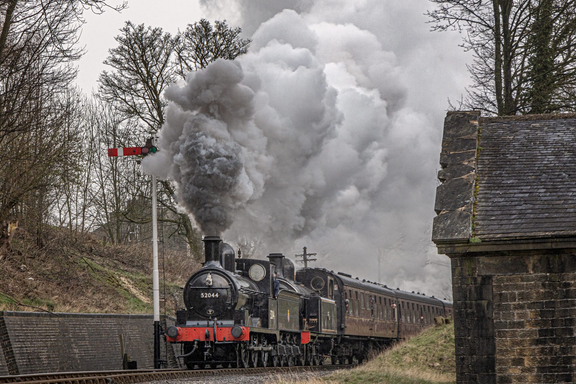 Keighley & Worth Valley Railway’s Autumn Steam-up Features Historic Cockney Locomotive No.72 'Fenchurch'