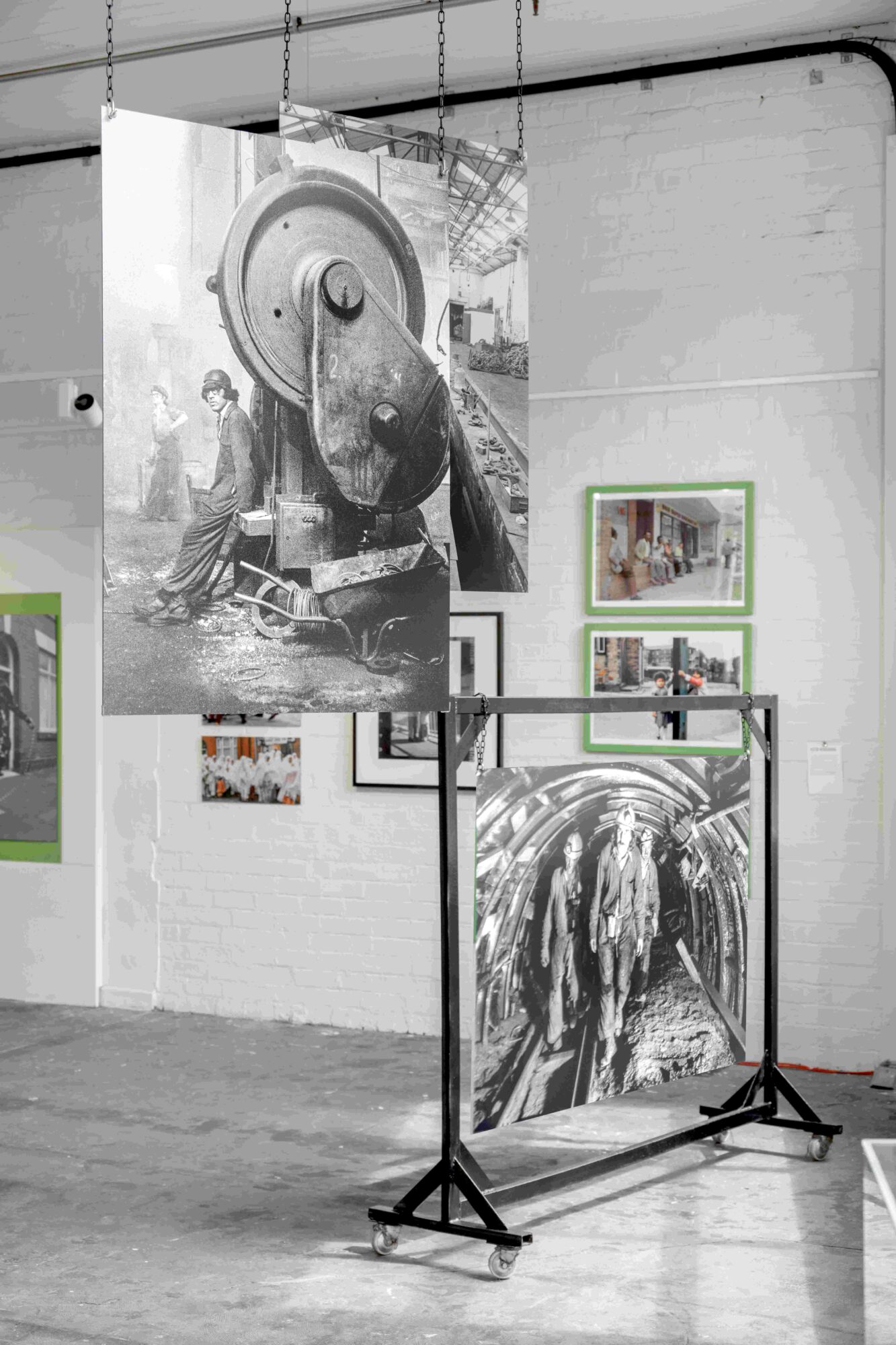 What Is the Many Hands Photography Exhibition About Working-Class Community at Sunny Bank Mills?