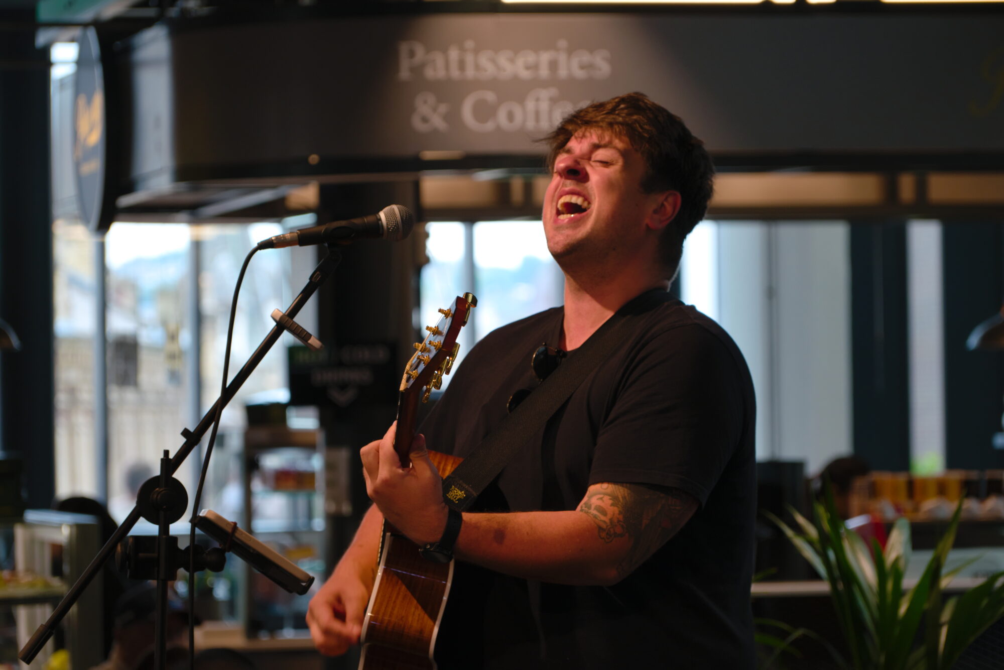 Buskers and Arts & Crafts Bring Darley Street Market to Life