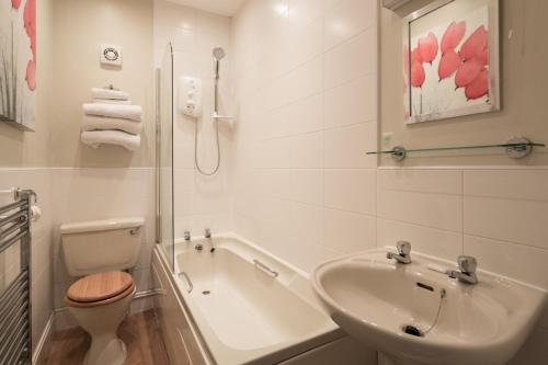 Fayvan Apartments