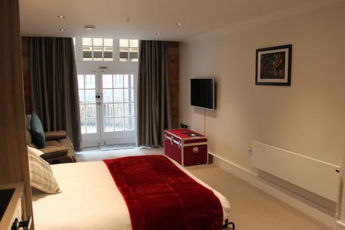 Waters Edge at Cocoa Suites