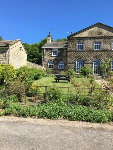 Oak House, A mini Harewood House and perfect for brides and grooms