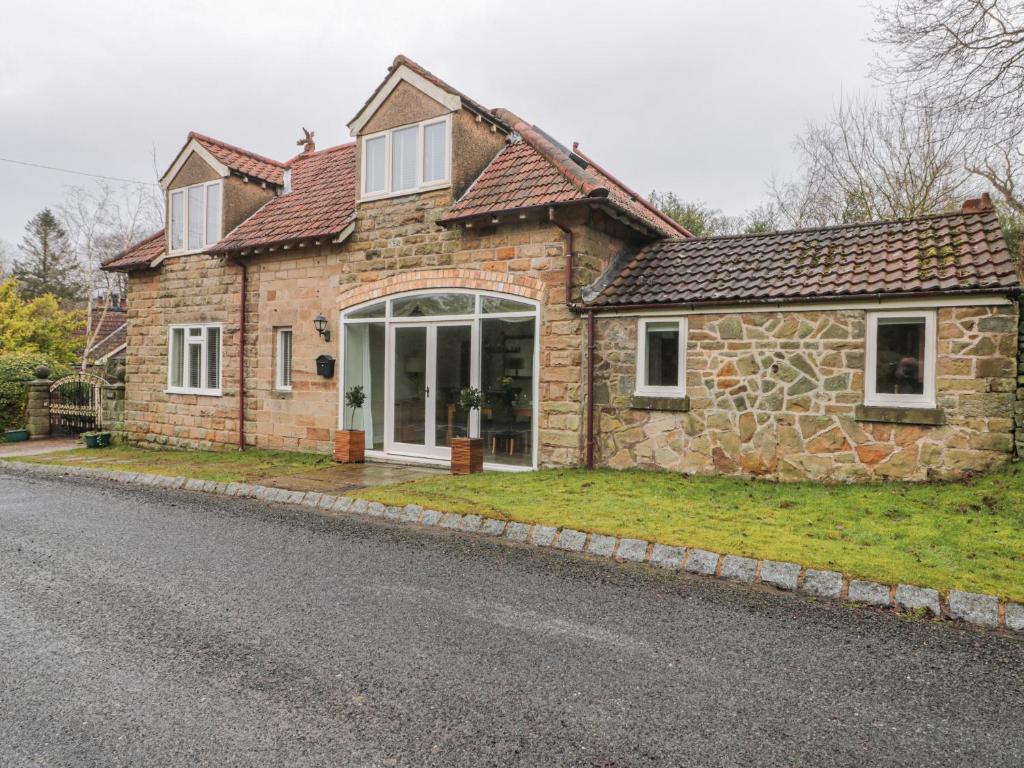 Accommodation at Wyke Lodge Cottage in crowdon