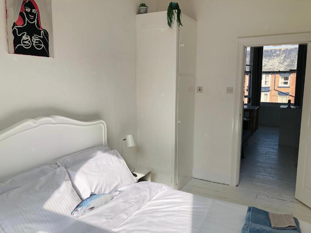 New! Seaside central Scarborough apartment