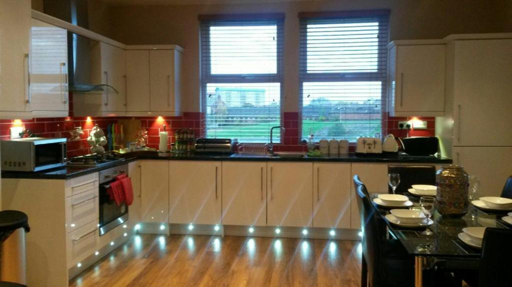 spacious apartment close to city centre with free secure parking