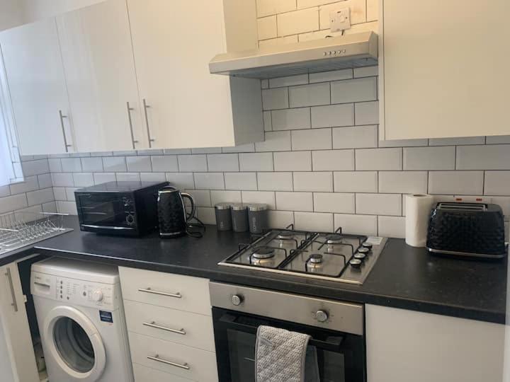 Accommodation at Newly refurbished house close to city centre in belle isle
