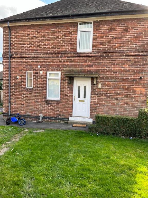 Accommodation at Milnrow Road - Spacious 3 bed house in grenoside