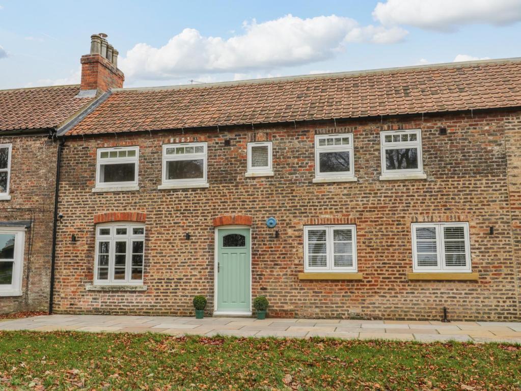 Accommodation at The Grooms Cottage in goodmanham