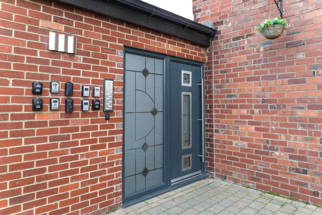 Modern apartment close to city centre with parking