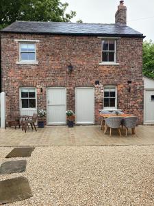 Cosy cottage right next to Sheriff Hutton Castle.