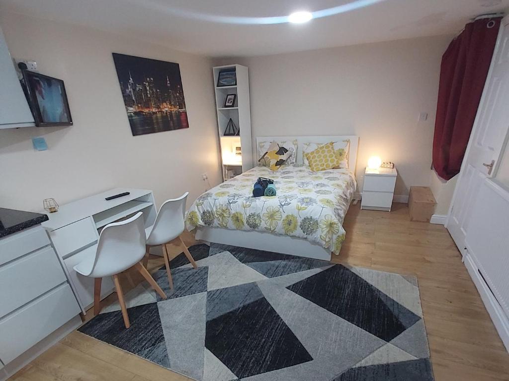 Accommodation at Lovely studio-flat with free parking, free WiFi. in roundhay