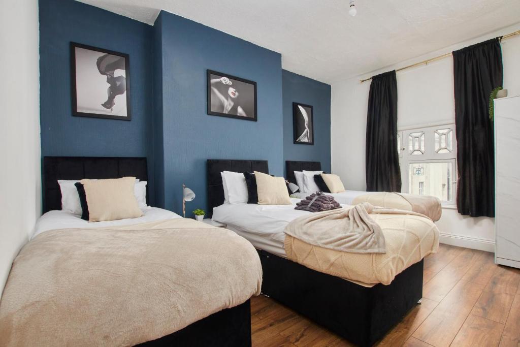 Stylish Large Duplex In Leeds - Sleeps 9