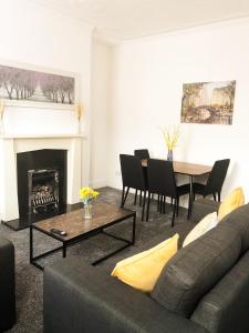 Accommodation at Spacious 3 bedroom house can sleep 6 in knowsthorpe