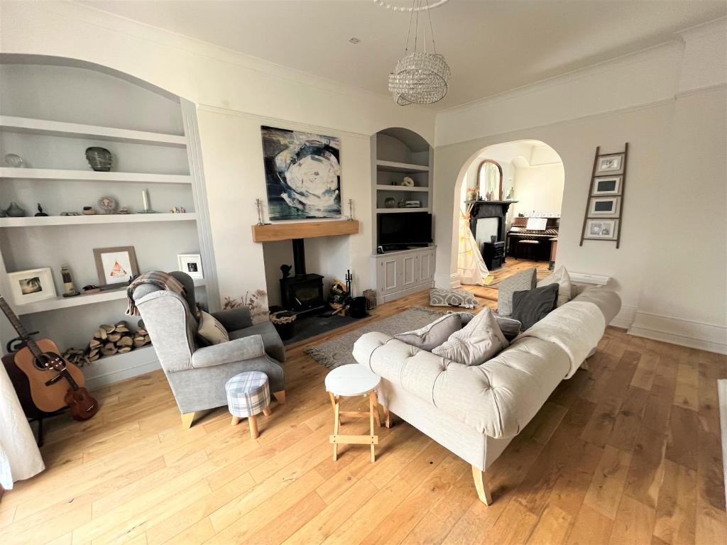 Cosy & Spacious 2 Bedroom, 2 Bathroom Entire House