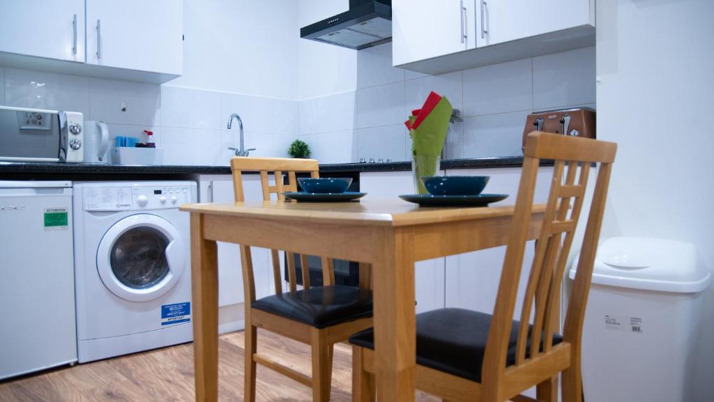 Valee Stay, Wakefield City One Bedroom, apartment 4