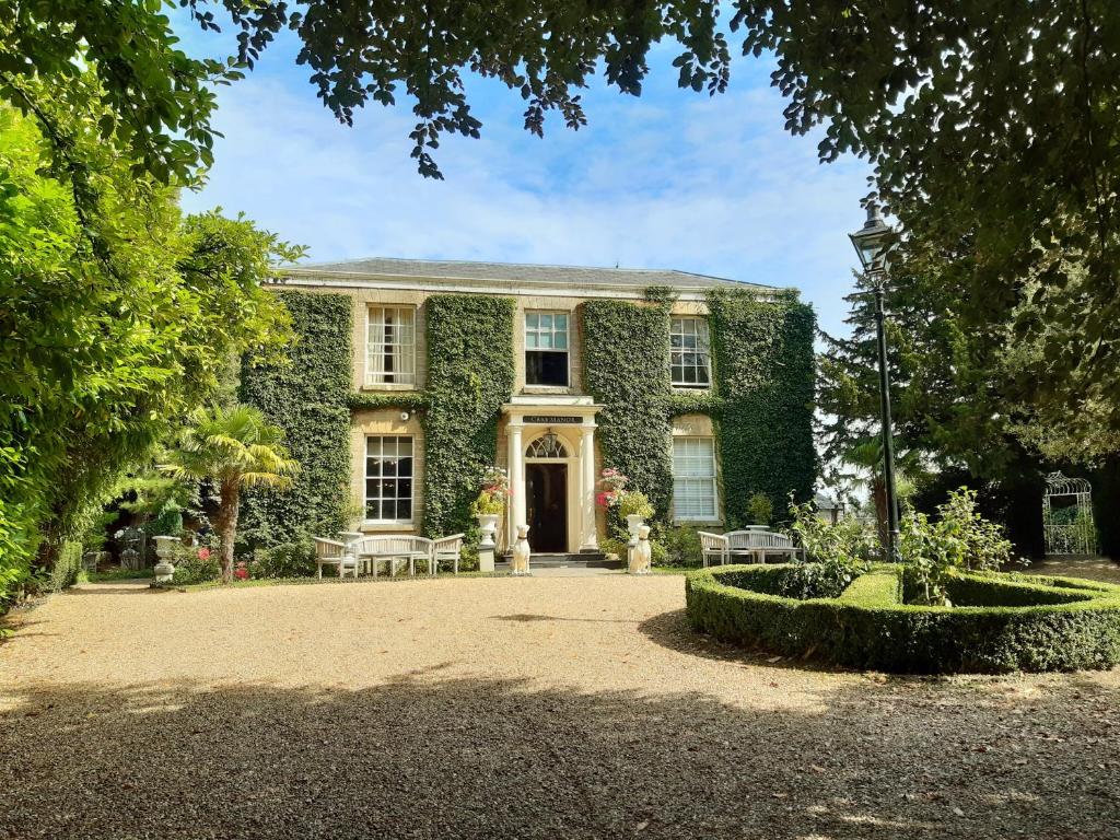 Crab Manor Hotel