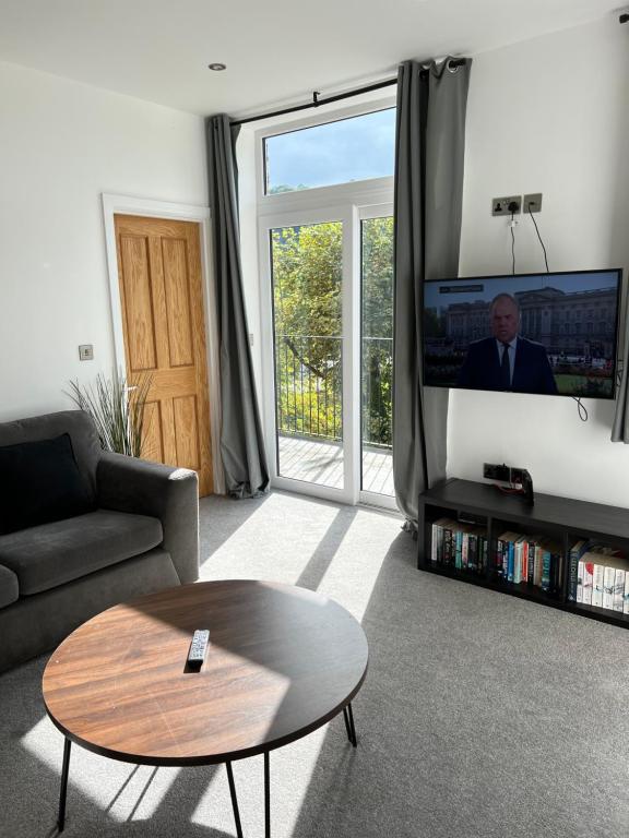 Beautiful 2 bedroom with patio and amazing views