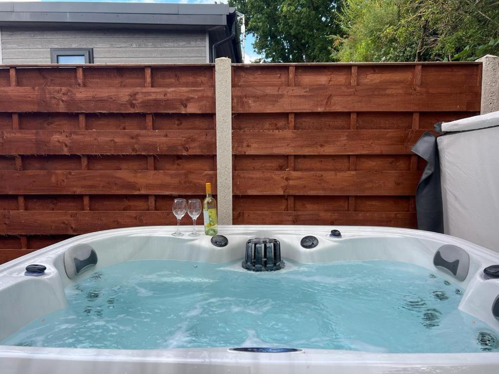 Elder Cabin with Hot Tub