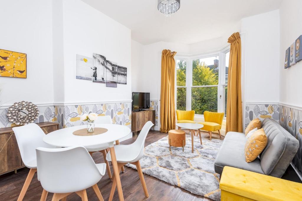 Pass the Keys Ground Floor Nunnery Renovated 1BR Flat with Lovely Garden
