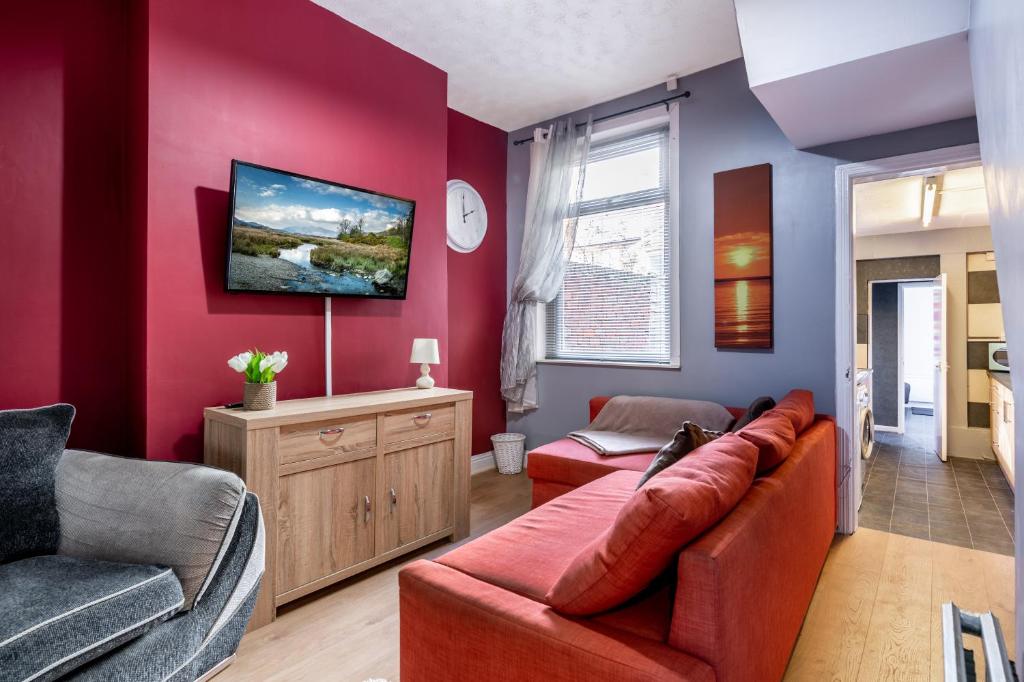 4 bedroom Town Centre Town House free parking and Wi-Fi