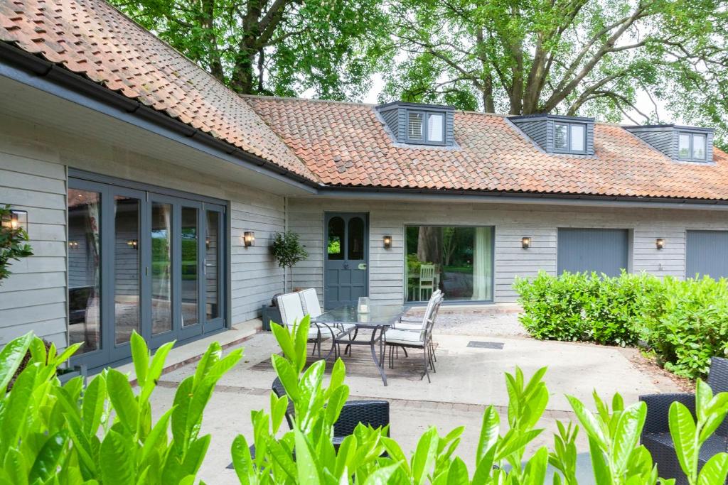 Accommodation at The Stables with Jacuzzi & tennis court in shipton north yorkshire