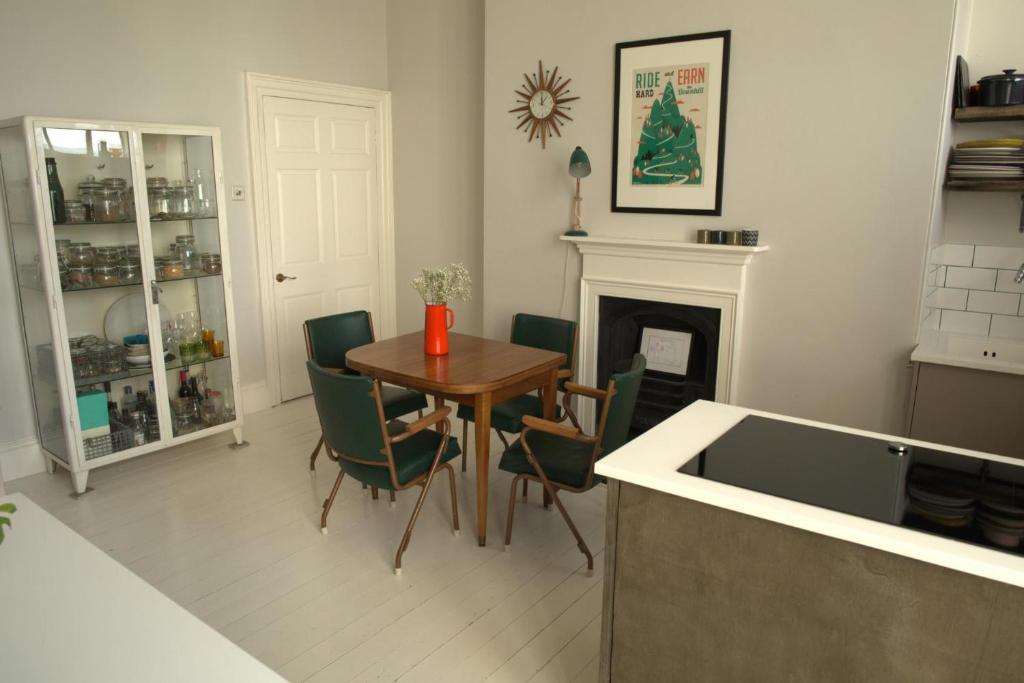 Stylish 1 Bedroom Mezzanine Flat in Wakefield