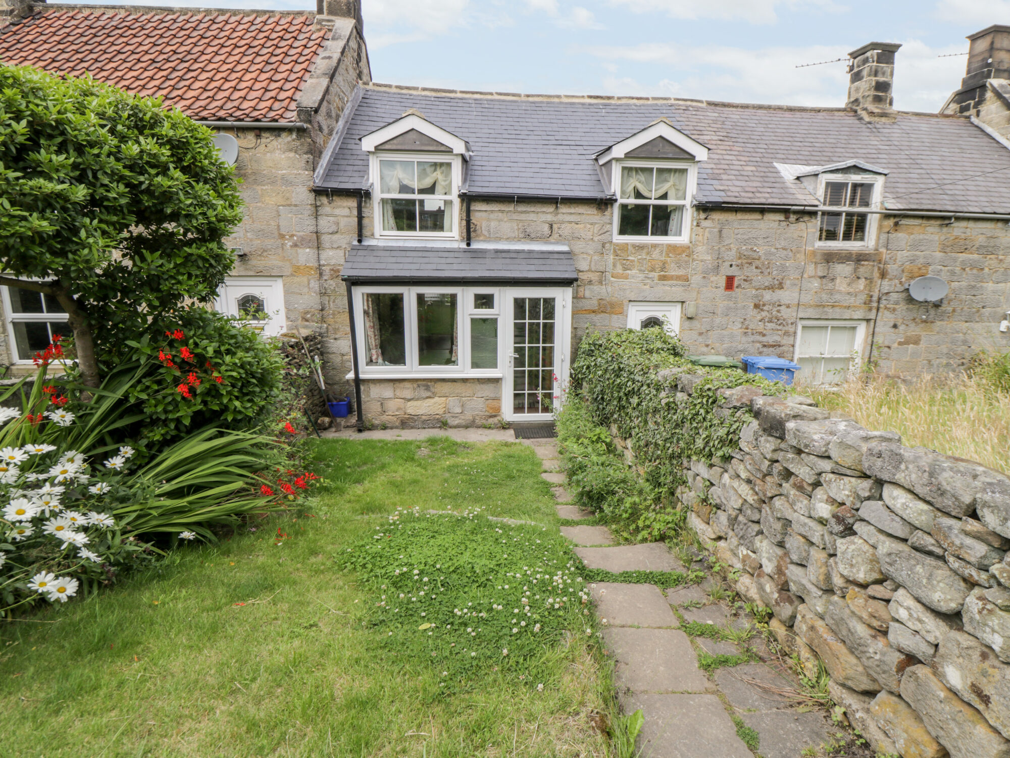 Accommodation at 7 Lilac Terrace in danby
