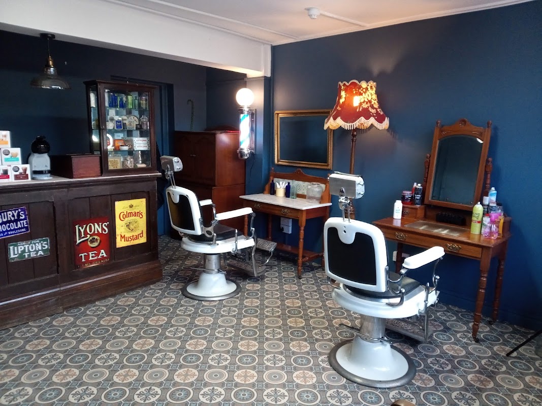 CLIP BARBER SHOP
