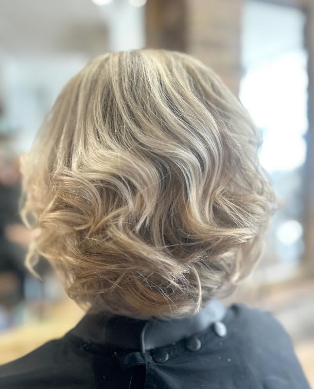 De-Lux Hair & Beauty