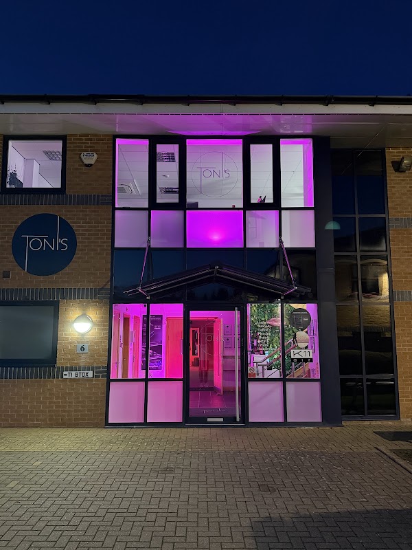 Toniβs - Beauty Salons in catterick garrison