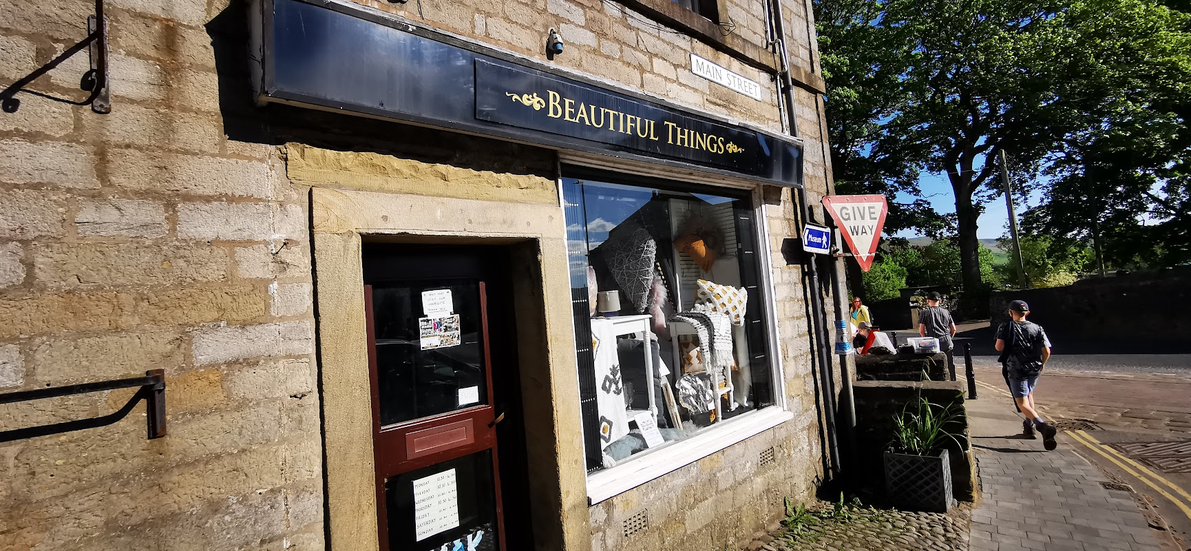The Linen & Bedding Shop