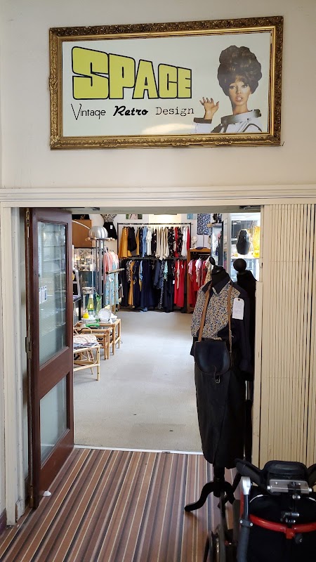 THE VINTAGE UNDERGROUND