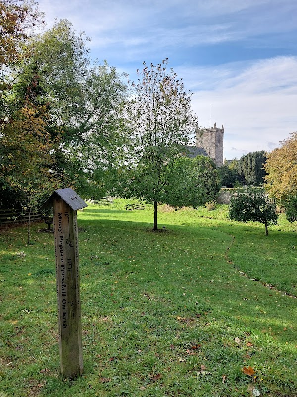 Kirkbymoorside Peace Pole - monuments in kirkbymoorside