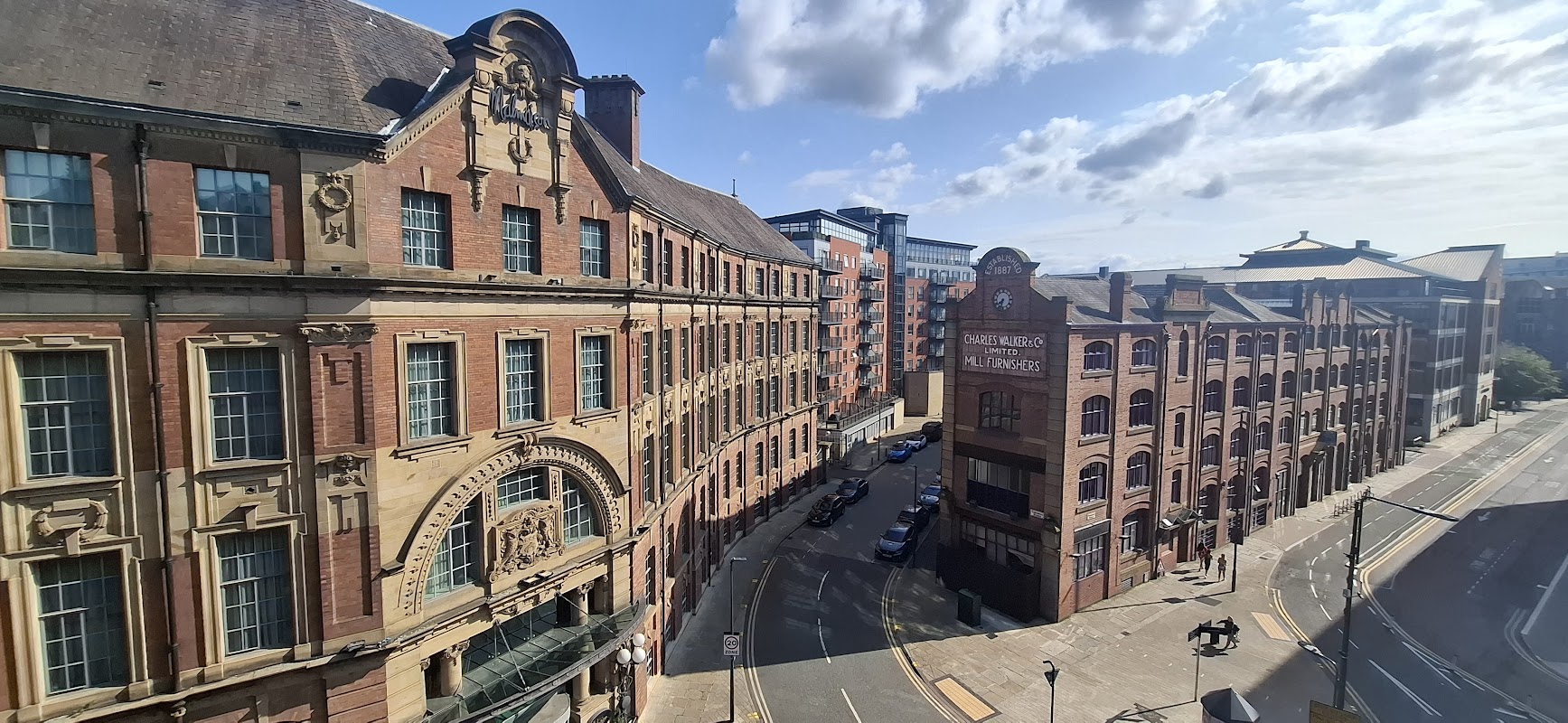 Roomzzz Aparthotel Leeds