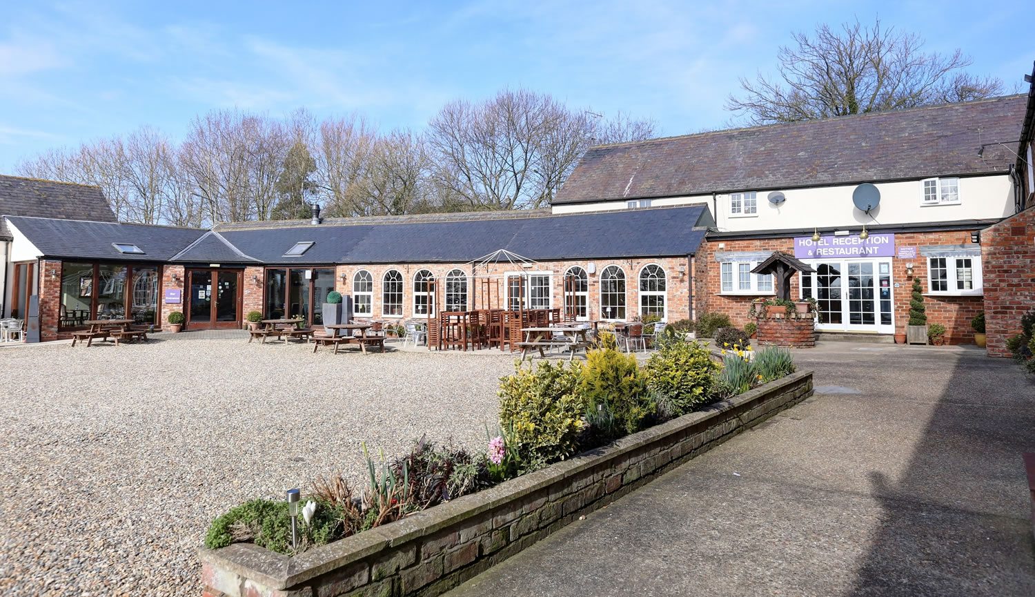 Manor Court Hotel & Restaurant