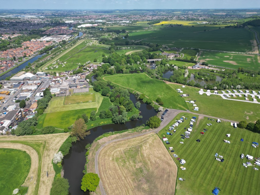 Hooton Lodge Farm - camping in mexborough