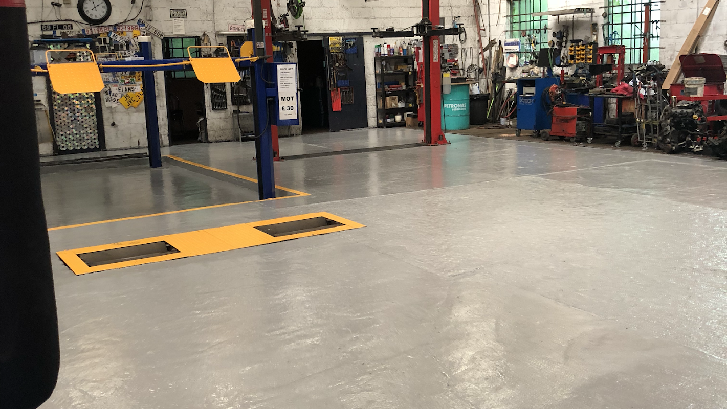 L.M. Garage