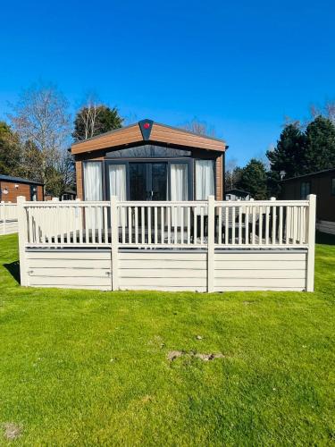 Bakers Lodge with Hot Tub