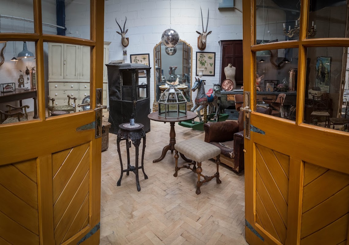 Luke Arnold Antiques