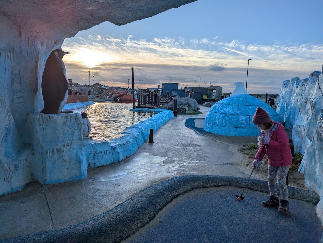 Frosty Penguins Putting Adventure