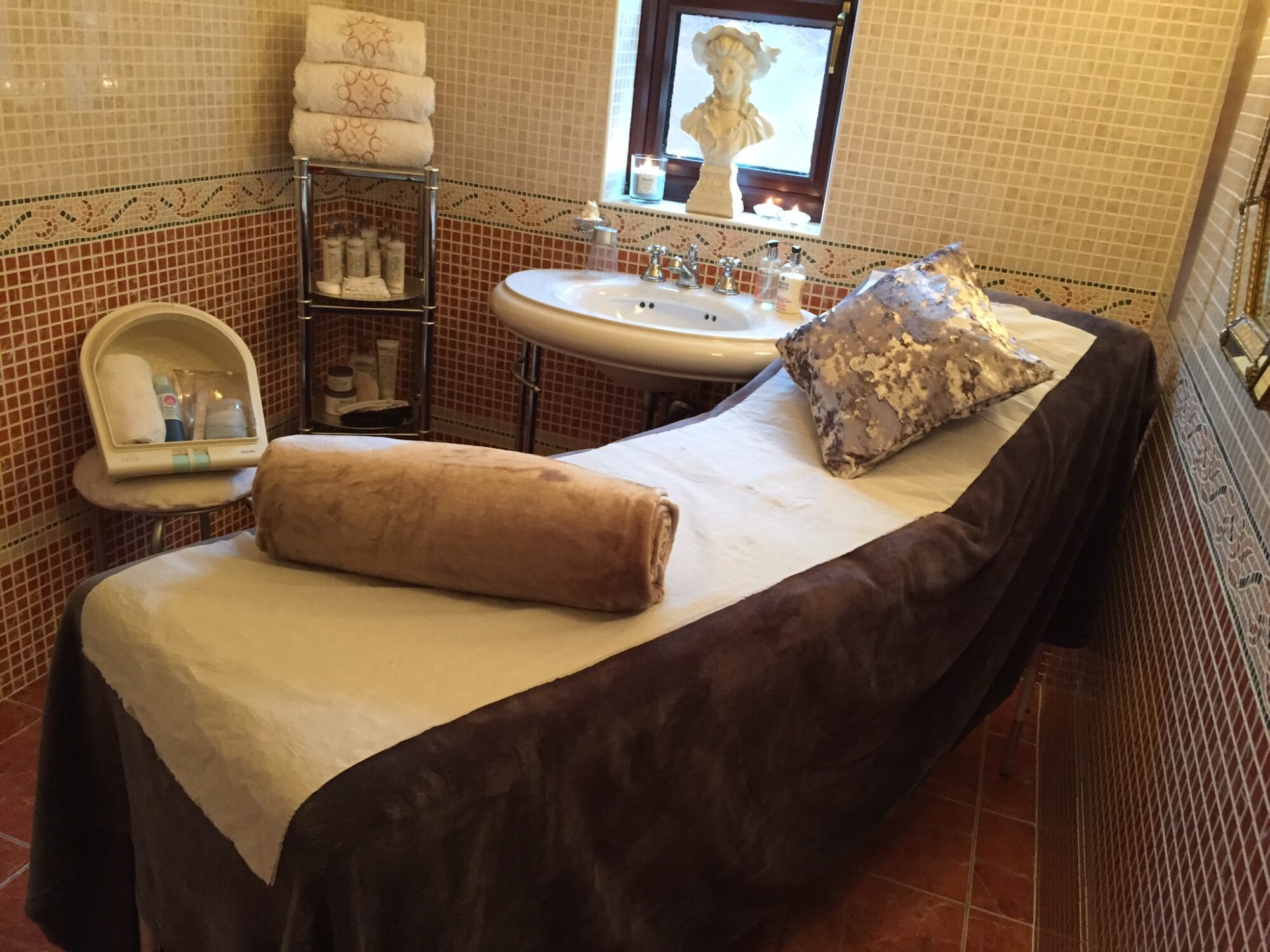 indoor- swimming pool at Truffle Lodge|Truffle Lodge back garden and conservatory||||||||