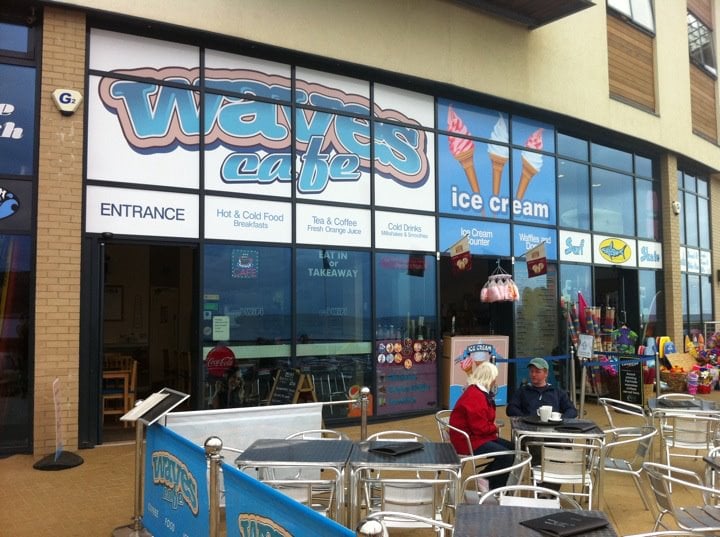 Waves Cafe