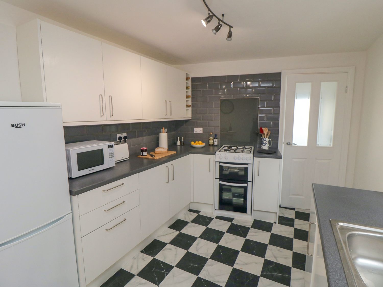 6 Clarence Place — photo 7