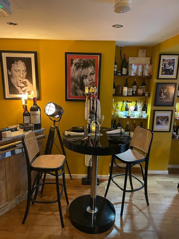 Velveteen French Cafe, Bar & Brasserie