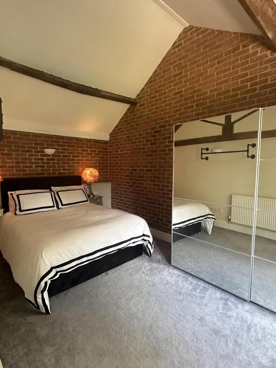 1 Bed Flat - Sleeps 2 - Pets - Parking - Wifi — photo 2
