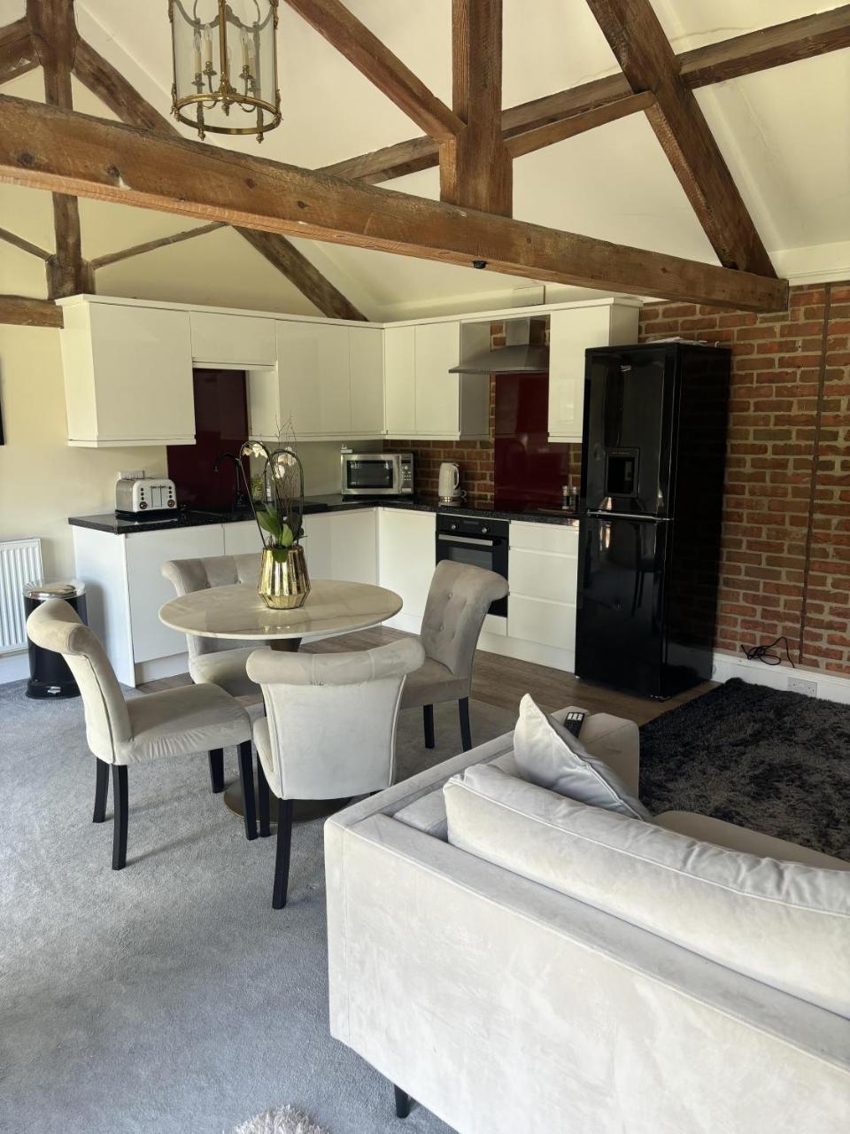 1 Bed Flat - Sleeps 2 - Pets - Parking - Wifi — photo 4