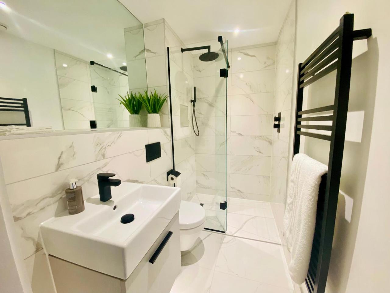 10 Bootham House - luxury city centre apartment with free parking for one car — photo 2