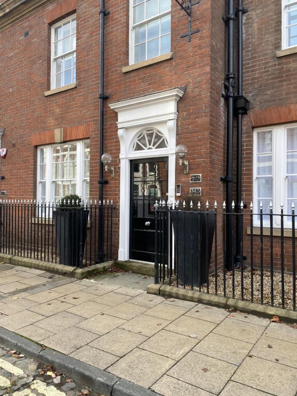 10 Bootham House - luxury city centre apartment with free parking for one car — photo 6
